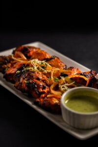 Juicy grilled chicken tandoori served with fresh mint chutney and herbs.